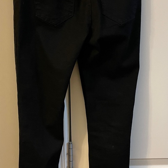 Woman’s size 5 black jeans - Picture 3 of 6